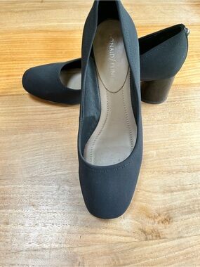 Donald J. Pliner Black Stretch Crepe Block Heel Pumps Career Comfort Size 7